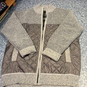 Men’s full front-zippered jacket.  Front pockets. XL